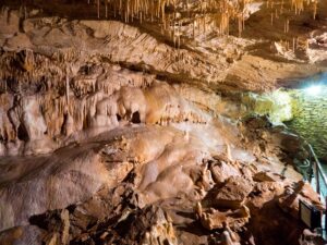 jaskinia, stalaktyty i stalagmity